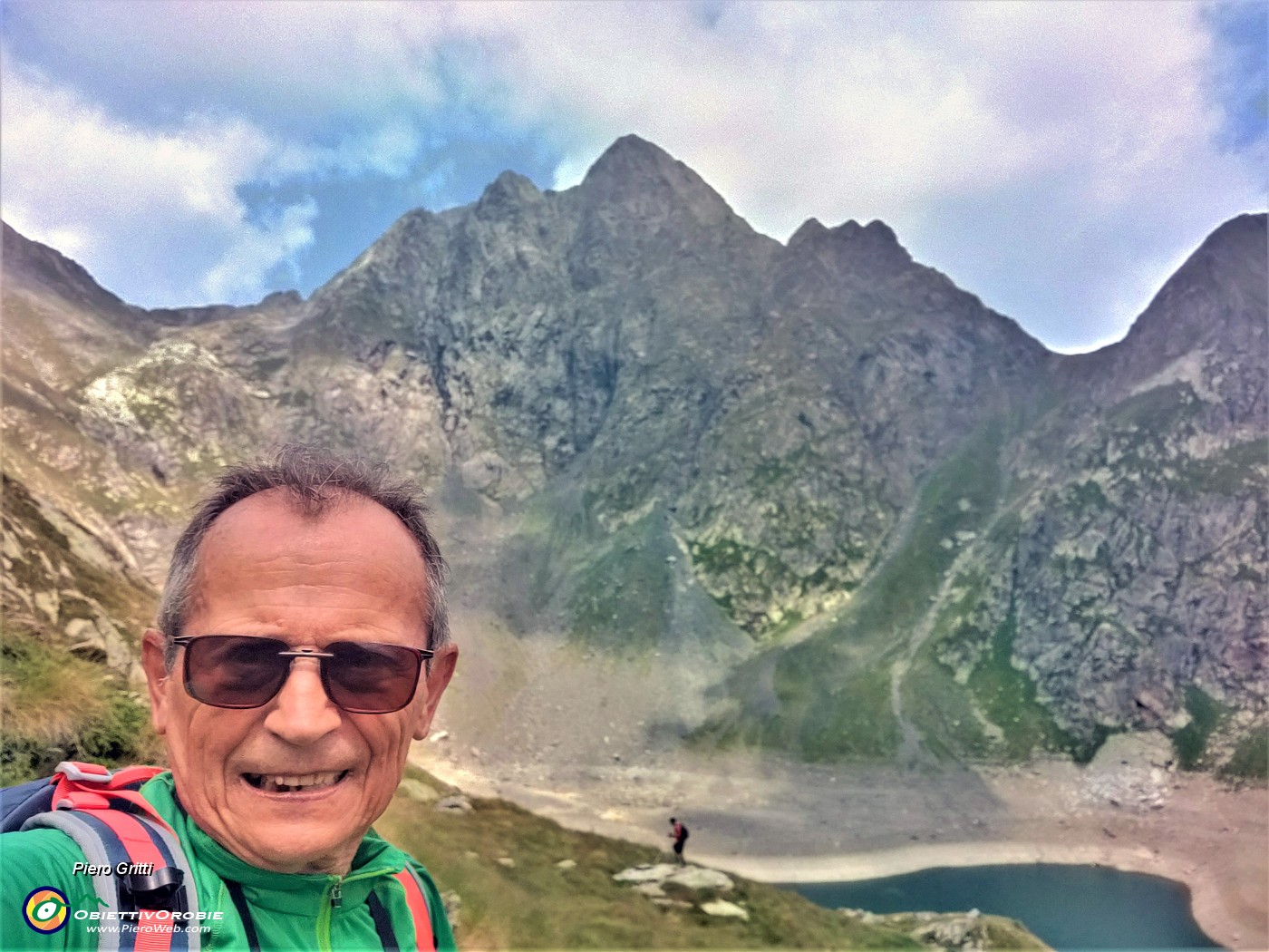 59 Scendiamo al Lago del diavolo con Cima Aga baciAta dal sole nel tardo pomeriggio.jpg